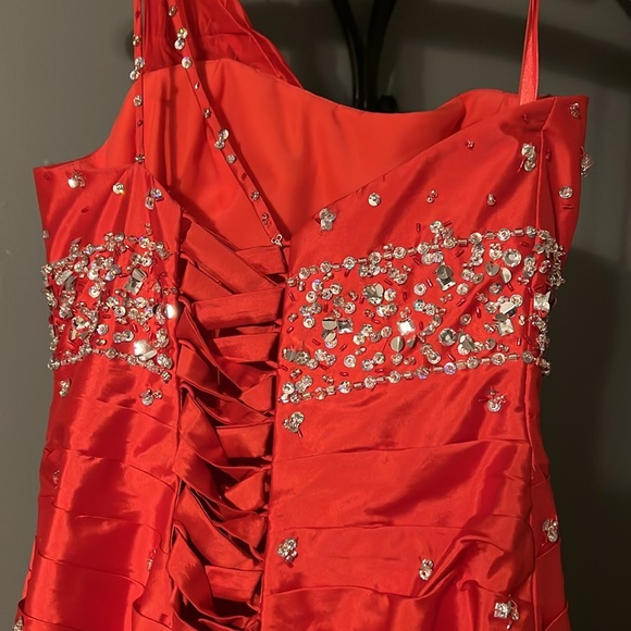 Mori Lee  formal red 1 shoulder sequin gown. Size 7/8 Perfect for Prom Season! - Picture 8 of 13